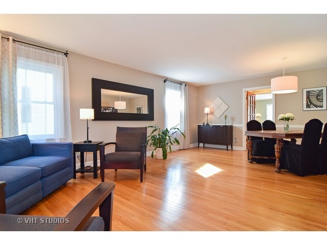 638 Spring Road Elmhurst, IL 60126 - Photo 3 of 25