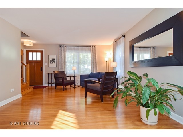 638 Spring Road Elmhurst, IL 60126 - Photo 4 of 25