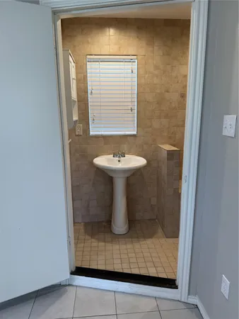 $1,800 | 615 Texas Street, Tomball, TX 77375