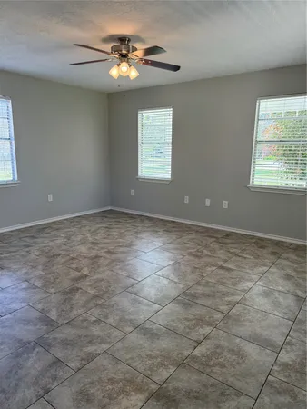 $1,800 | 615 Texas Street, Tomball, TX 77375