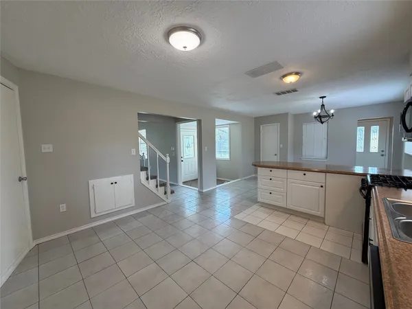 $1,800 | 615 Texas Street, Tomball, TX 77375