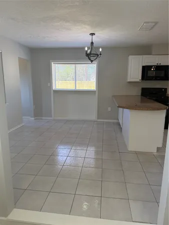 $1,800 | 615 Texas Street, Tomball, TX 77375