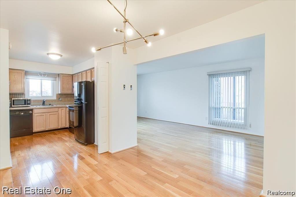 4345 Crooks Road, Unit 27 Royal Oak, MI 48073 - Photo 15 of 30 Crooks 15.jpg
