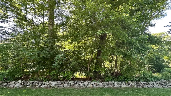 $215,000 | 77 Gregory Drive, Seekonk, MA 02771