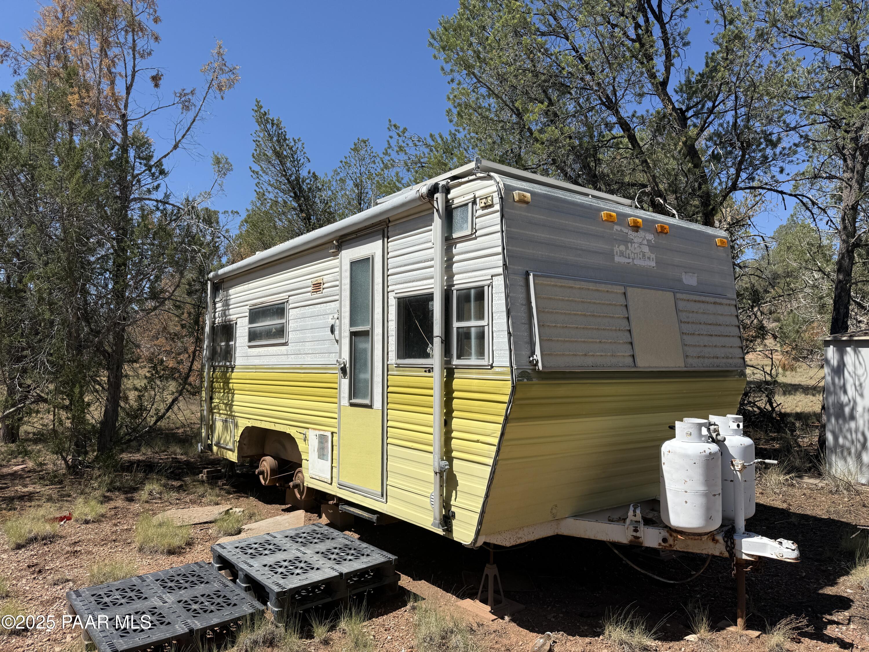 Lot 99 Shadow Rock Ranch Seligman, AZ 86337 - Photo 4 of 17 a front view of a house with a yard