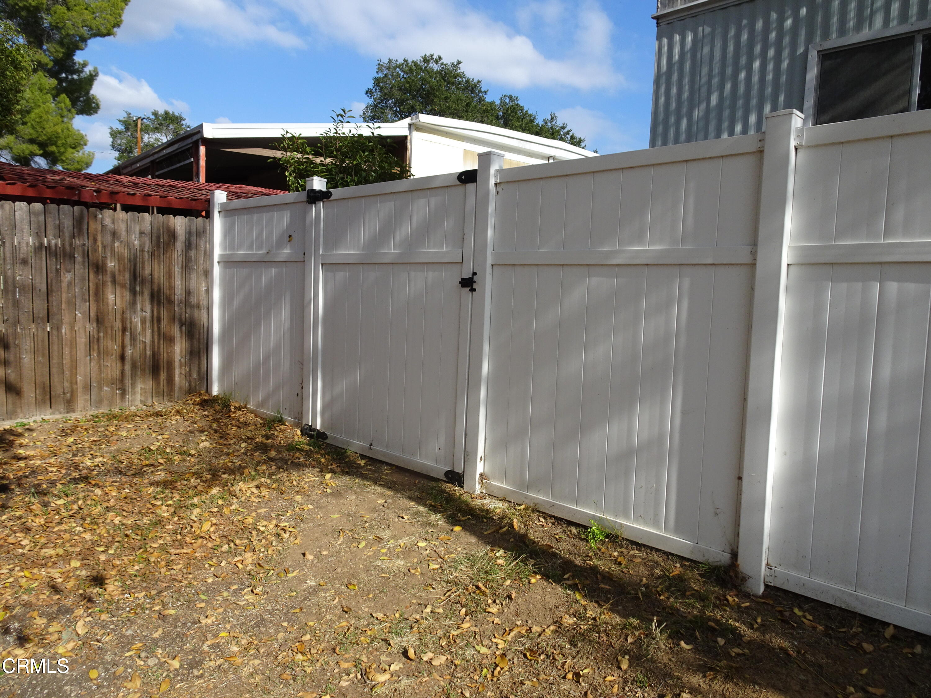 1225 South Rice Road, Unit 28 Ojai, CA 93023 - Photo 11 of 27 a backyard of a house