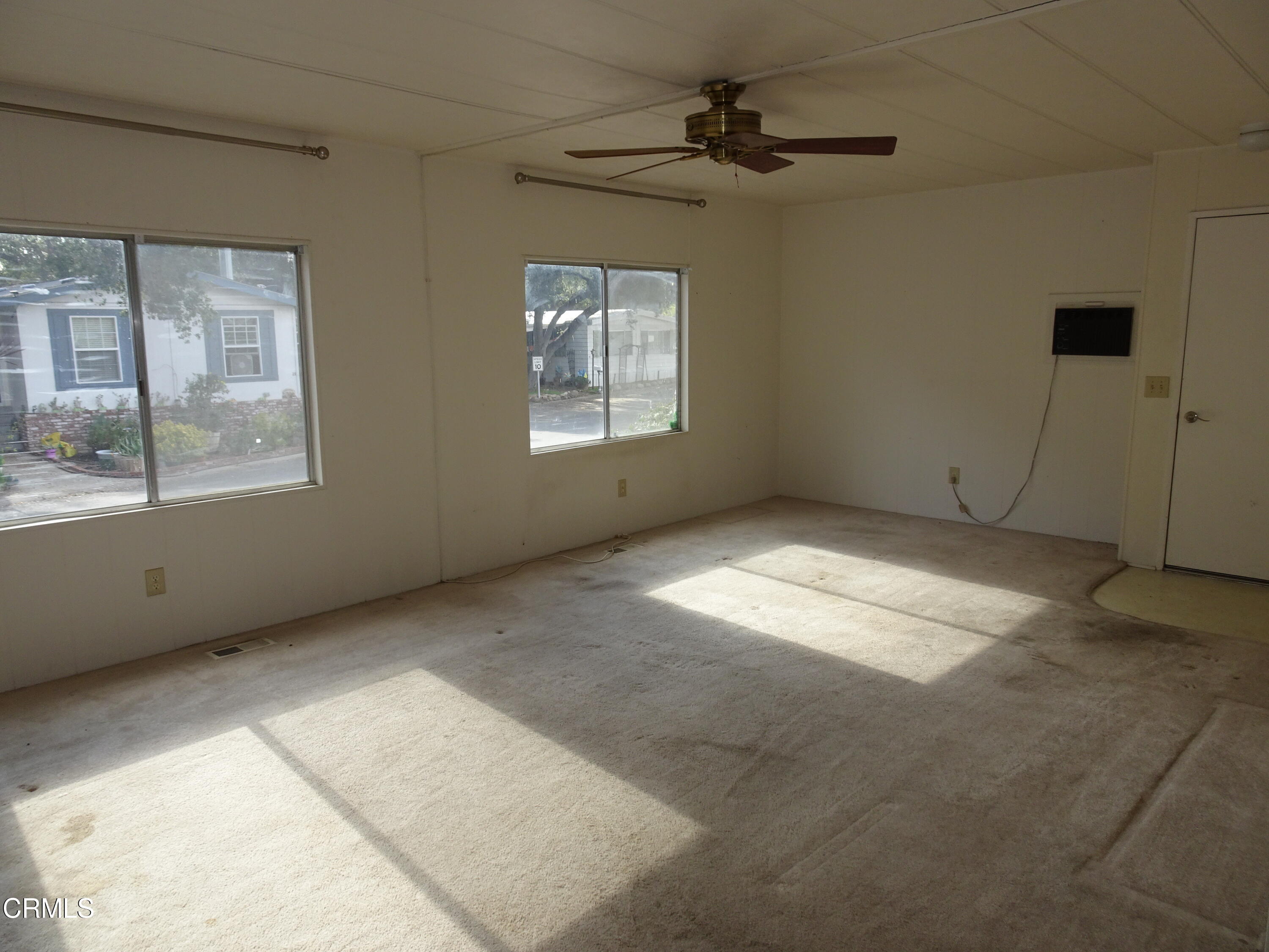 1225 South Rice Road, Unit 28 Ojai, CA 93023 - Photo 13 of 27 an empty room with windows