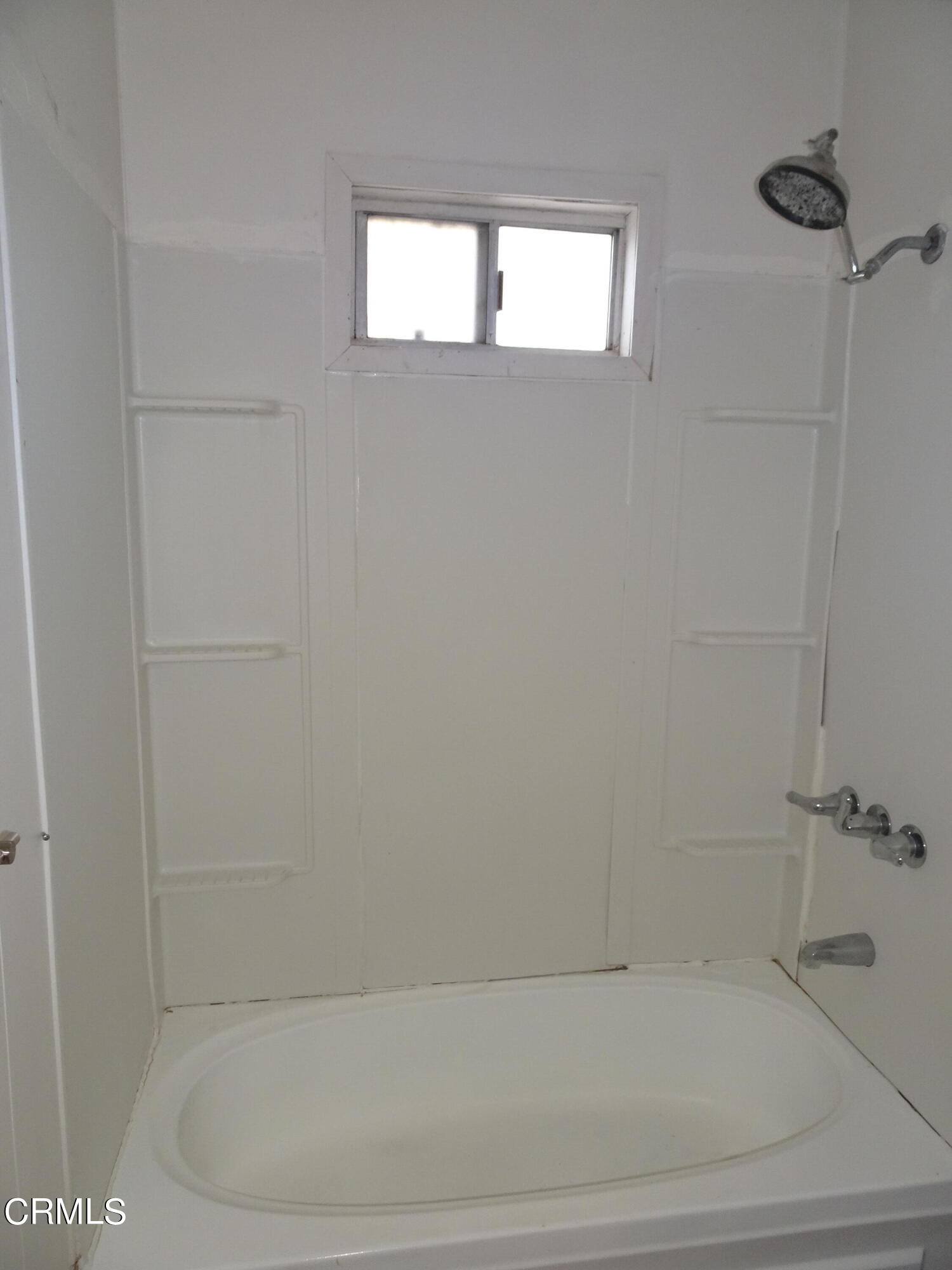 1225 South Rice Road, Unit 28 Ojai, CA 93023 - Photo 22 of 27 a bathroom with a bathtub