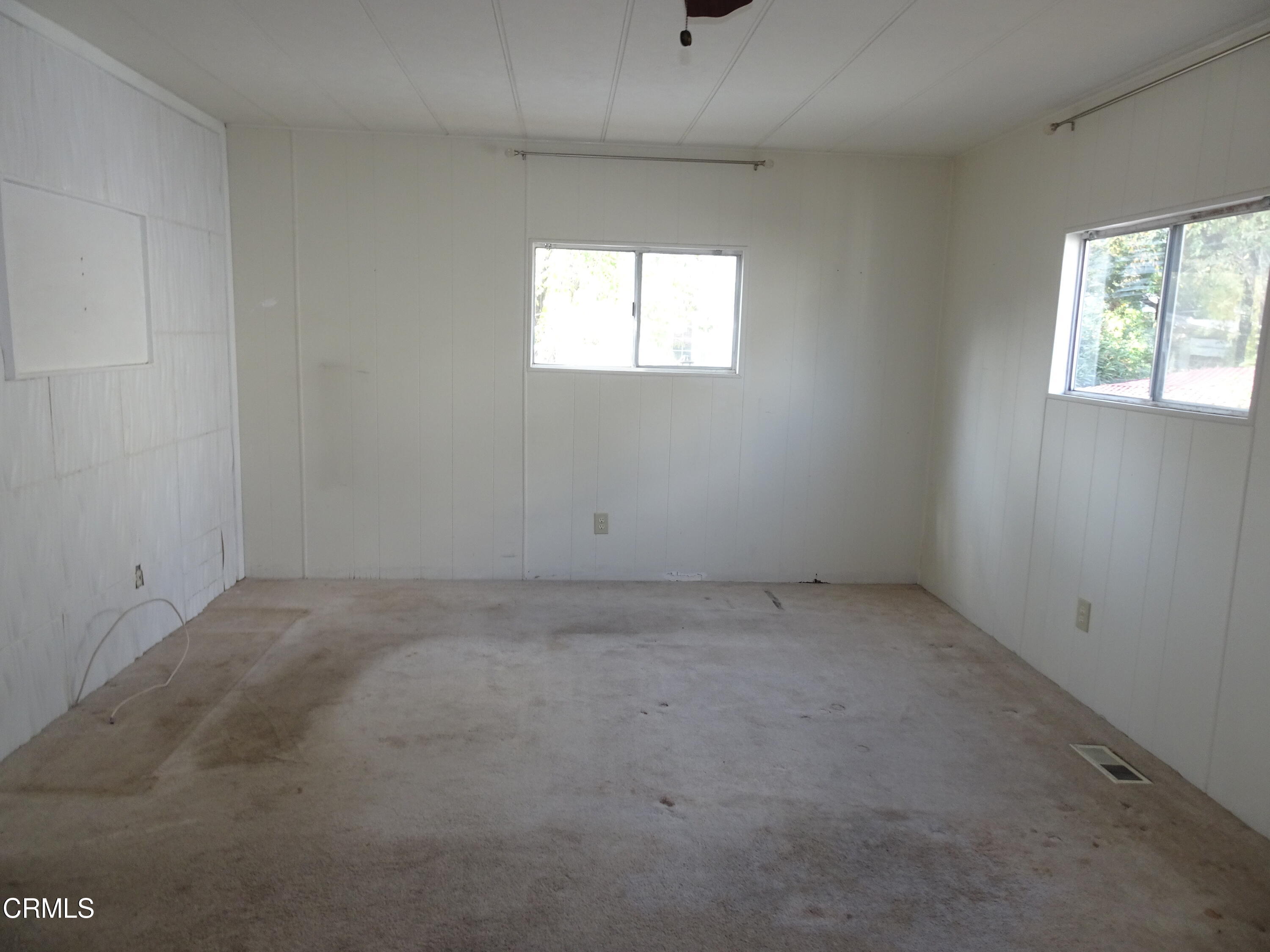 1225 South Rice Road, Unit 28 Ojai, CA 93023 - Photo 23 of 27 an empty room with a window