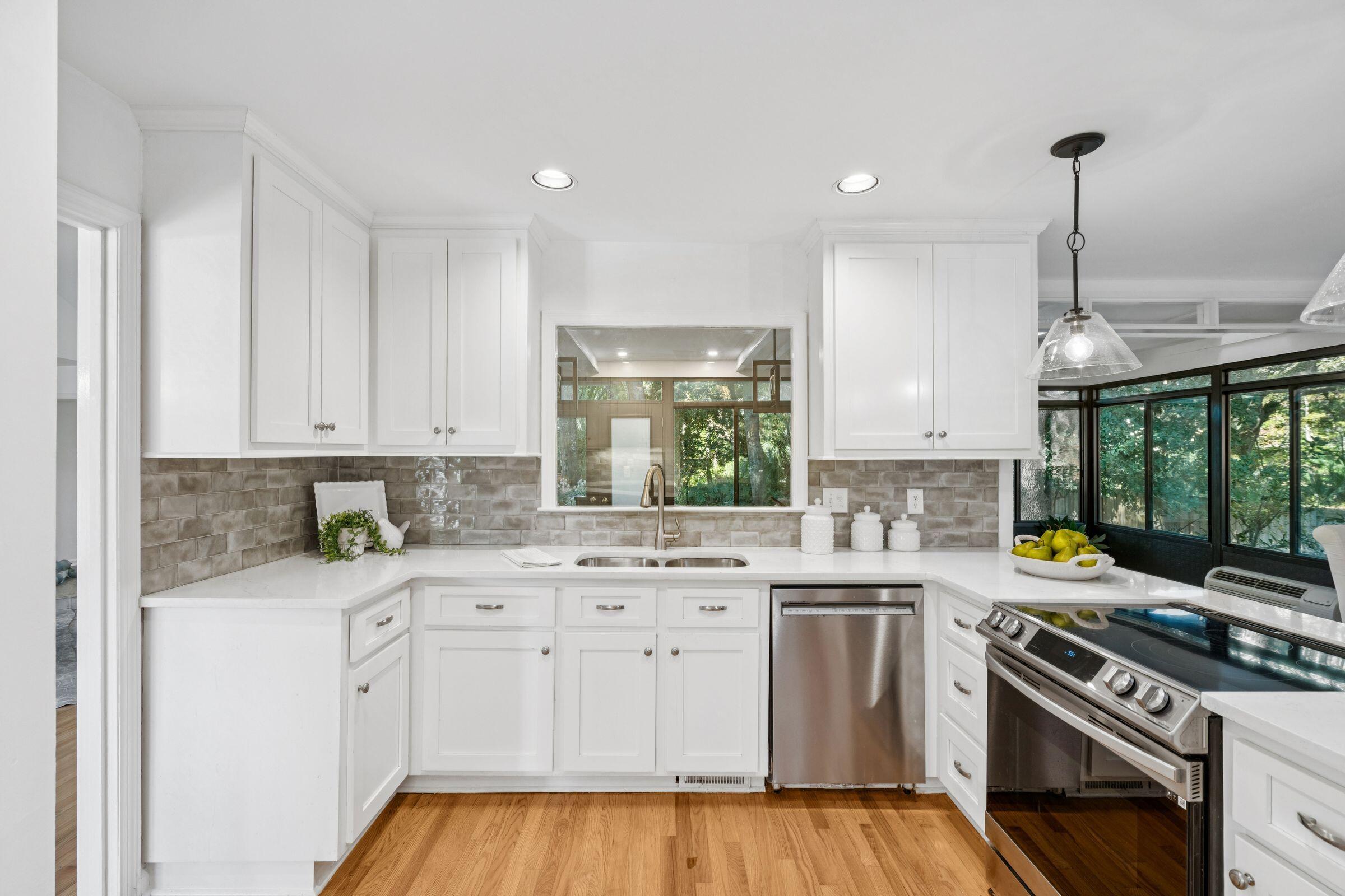 1453 Pine Island View Mount Pleasant, SC 29464 - Photo 11 of 41 Kitchen