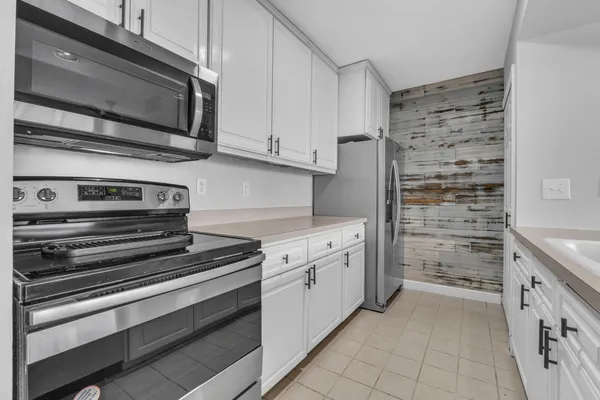 $200,000 | 1730 South Grove Street, Unit B307, Ypsilanti, MI 48198