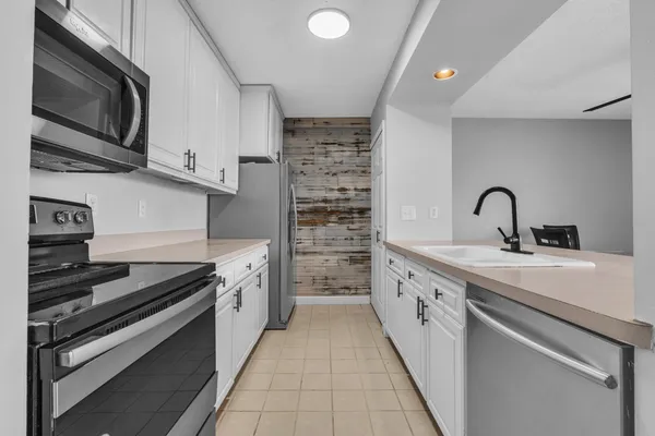 $200,000 | 1730 South Grove Street, Unit B307, Ypsilanti, MI 48198