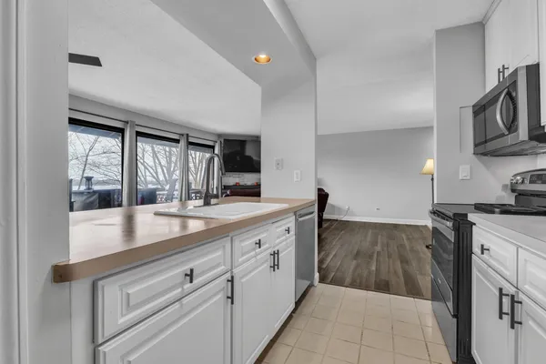 $200,000 | 1730 South Grove Street, Unit B307, Ypsilanti, MI 48198
