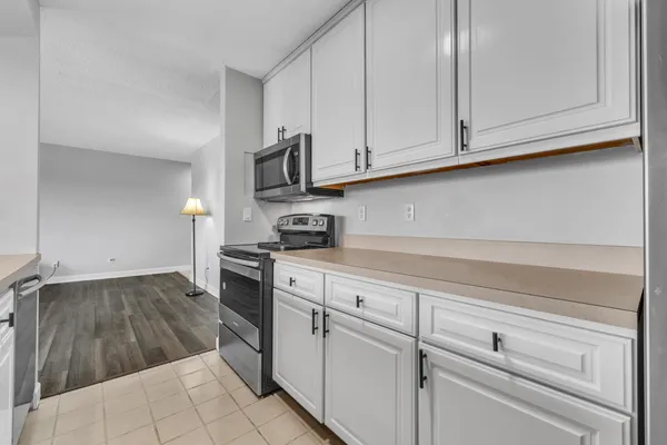 $200,000 | 1730 South Grove Street, Unit B307, Ypsilanti, MI 48198