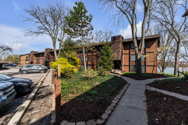 $200,000 | 1730 South Grove Street, Unit B307, Ypsilanti, MI 48198