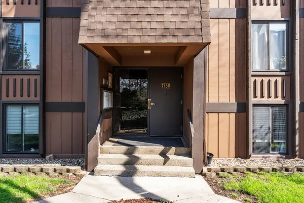 $200,000 | 1730 South Grove Street, Unit B307, Ypsilanti, MI 48198