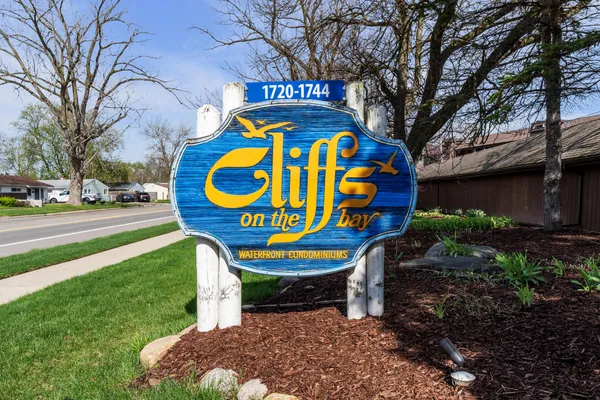 $200,000 | 1730 South Grove Street, Unit B307, Ypsilanti, MI 48198
