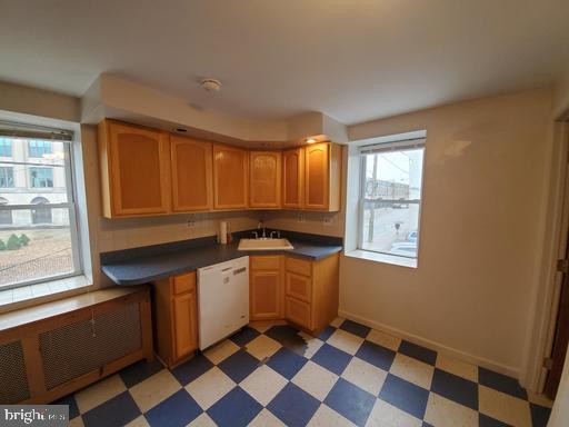 6500 Ridge Avenue, Unit 2 Philadelphia, PA 19128 - Photo 4 of 11 Large Kitchen