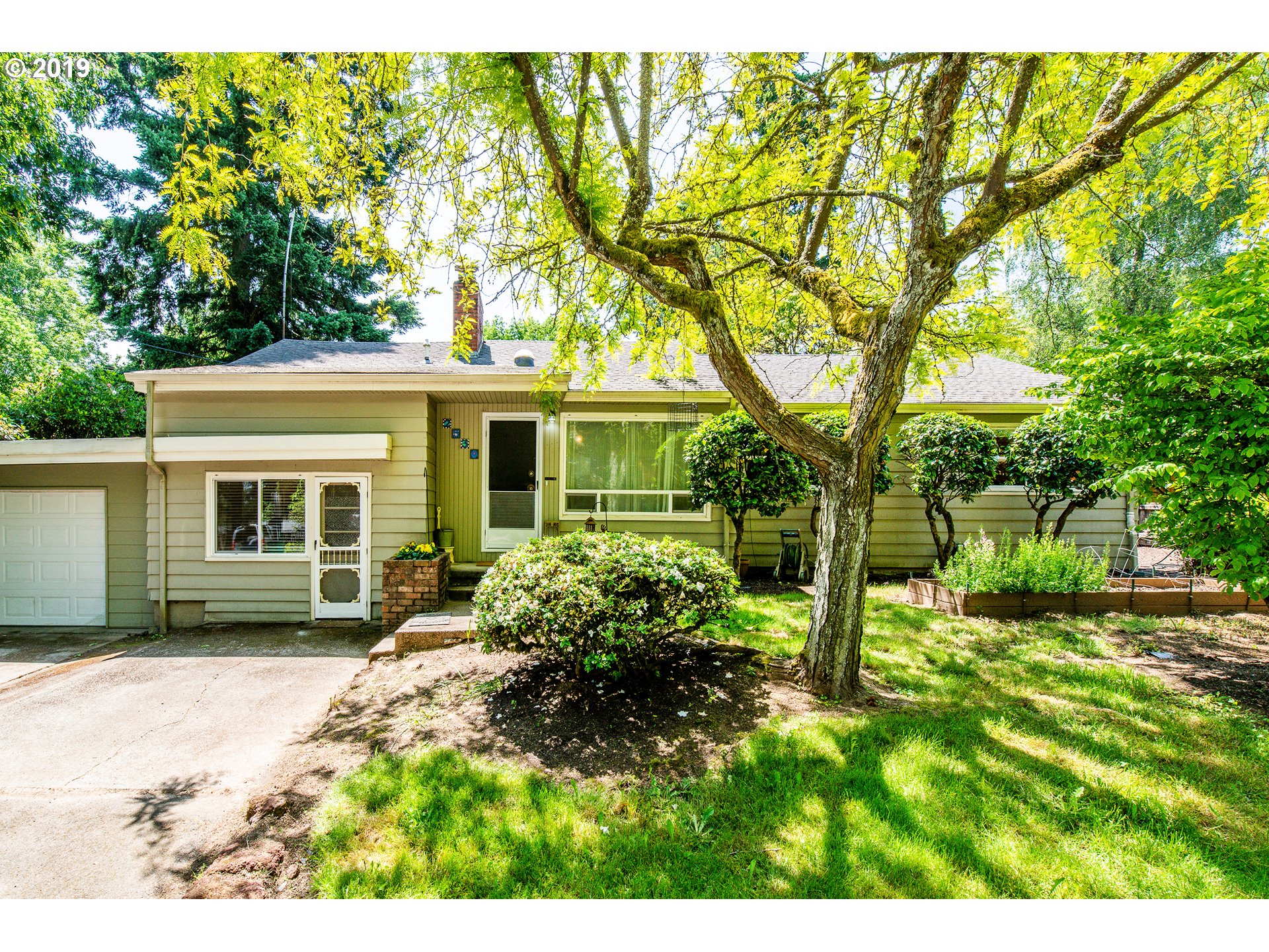 2530 Southwest Huber Street Portland, OR 97219 - Photo 1 of 17 Gallery Image 1