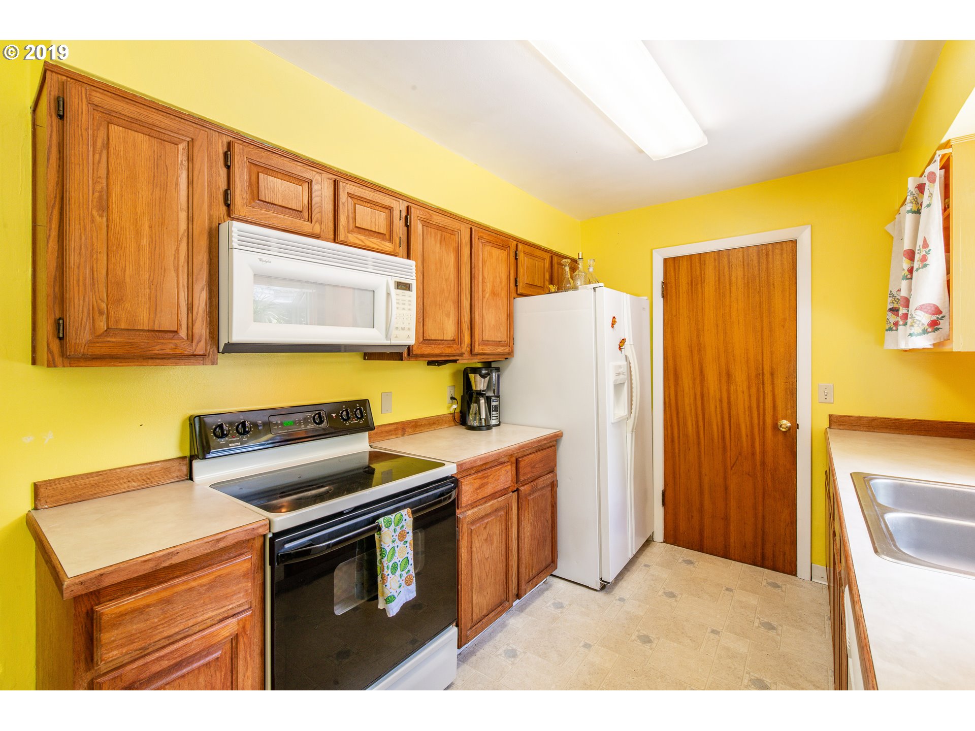 2530 Southwest Huber Street Portland, OR 97219 - Photo 7 of 17 Gallery Image 7