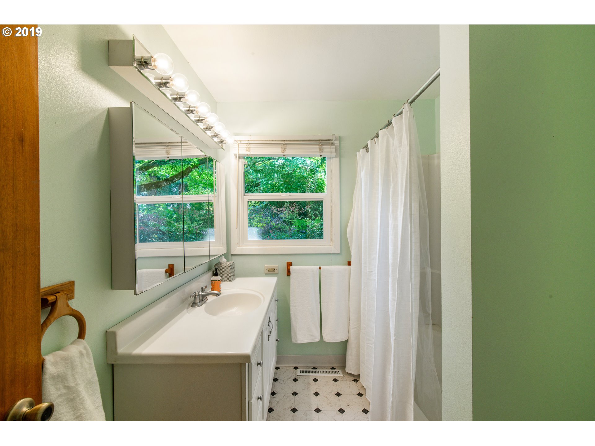 2530 Southwest Huber Street Portland, OR 97219 - Photo 10 of 17 Gallery Image 10