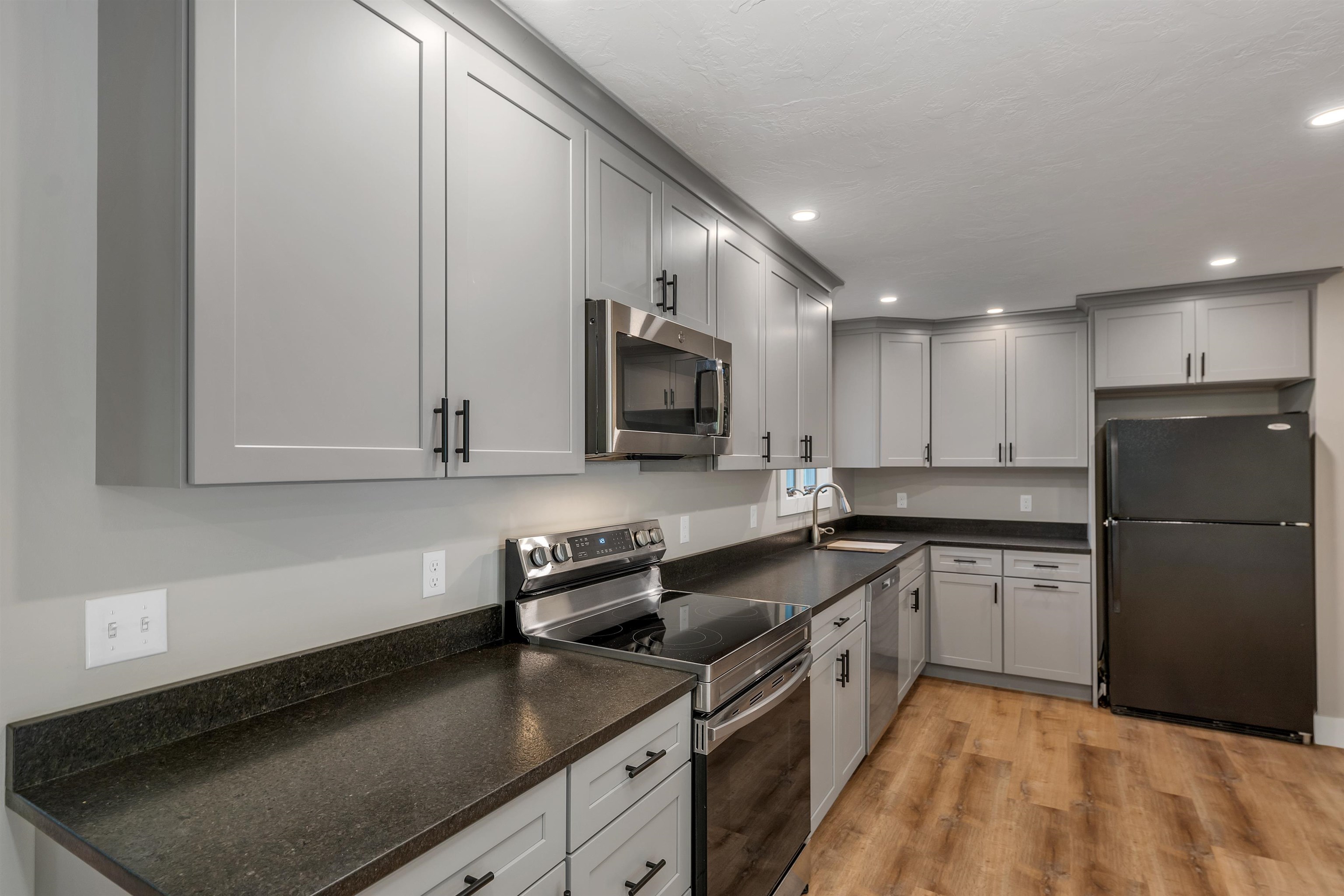 125 Pine Hill Road Wolfeboro, NH 03894 - Photo 4 of 36 Gallery Image 4