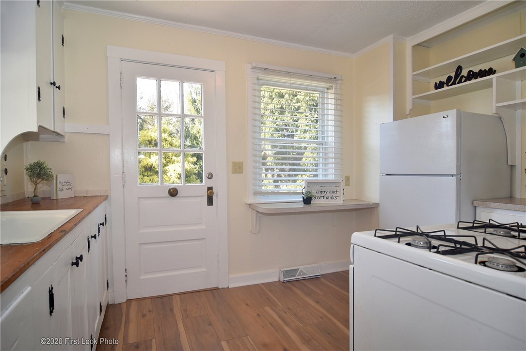 374 Succotash Road South Kingstown, RI 02879 - Photo 6 of 27