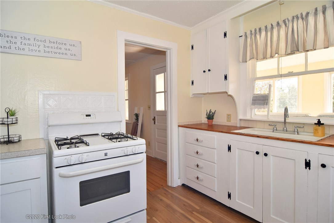 374 Succotash Road South Kingstown, RI 02879 - Photo 7 of 27