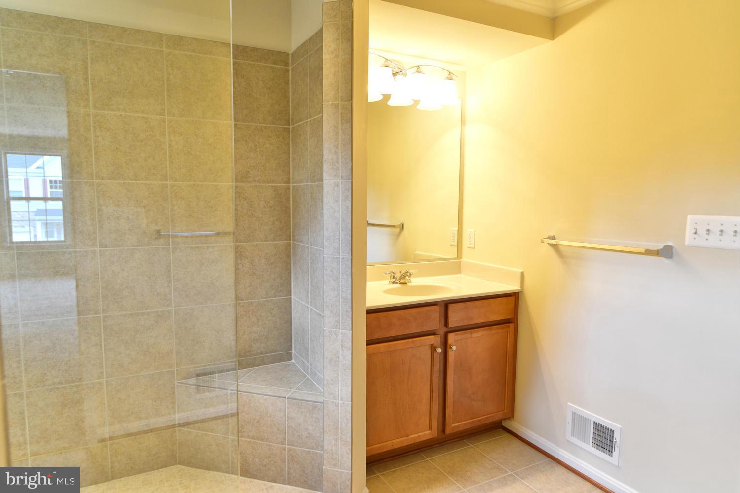 8171 Ridgely Loop Severn, MD 21144 - Photo 22 of 30 Bath (Master)