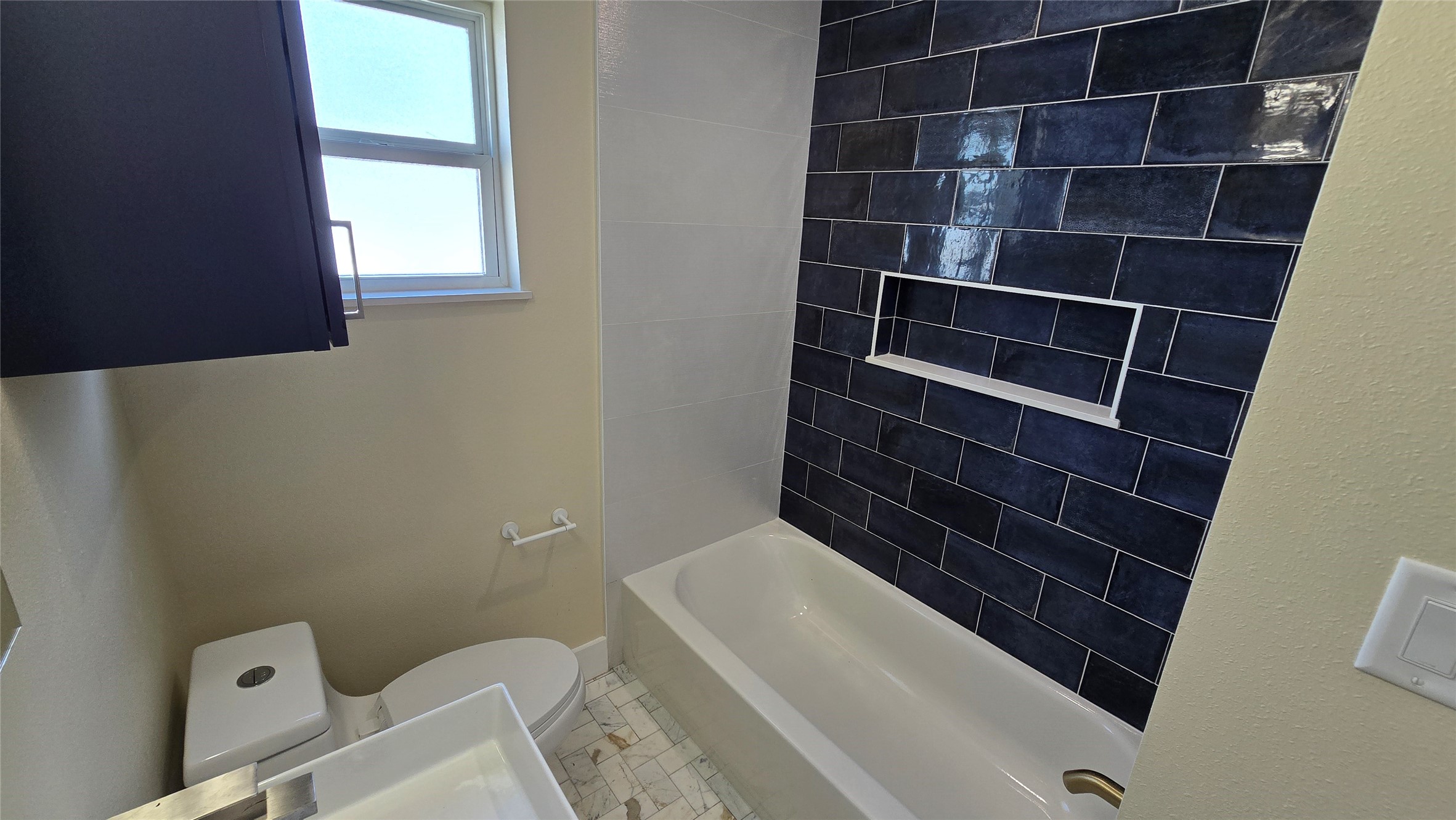 3741 Seabrook Street Houston, TX 77021 - Photo 18 of 50 a bathroom with a toilet and a sink