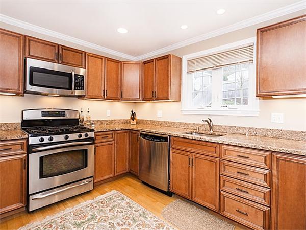 18 Carleton Road Waltham, MA 02451 - Photo 5 of 25 Gallery Image 5