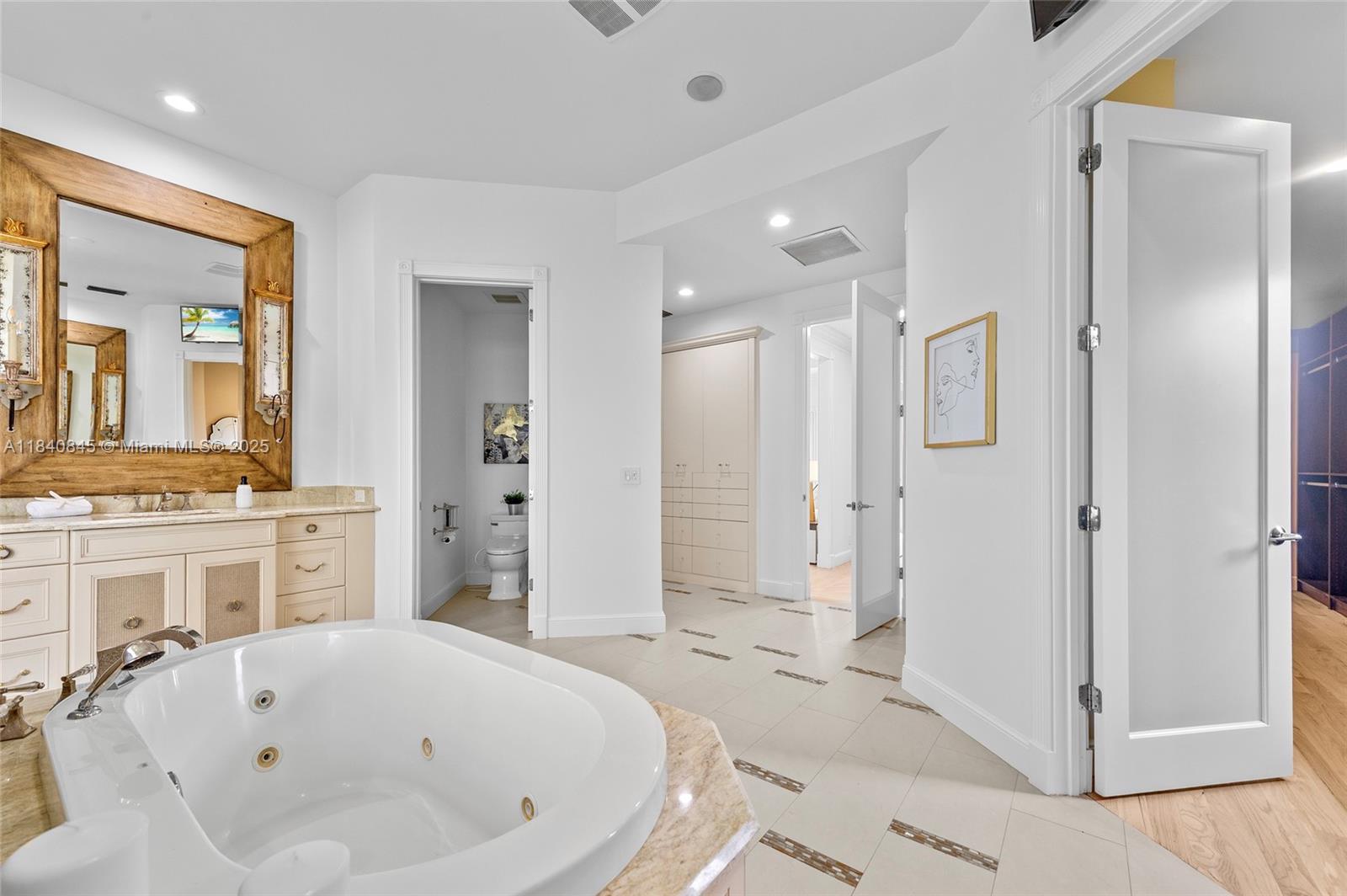 2684 Riviera Court Weston, FL 33332 - Photo 13 of 40 Gallery Image 13