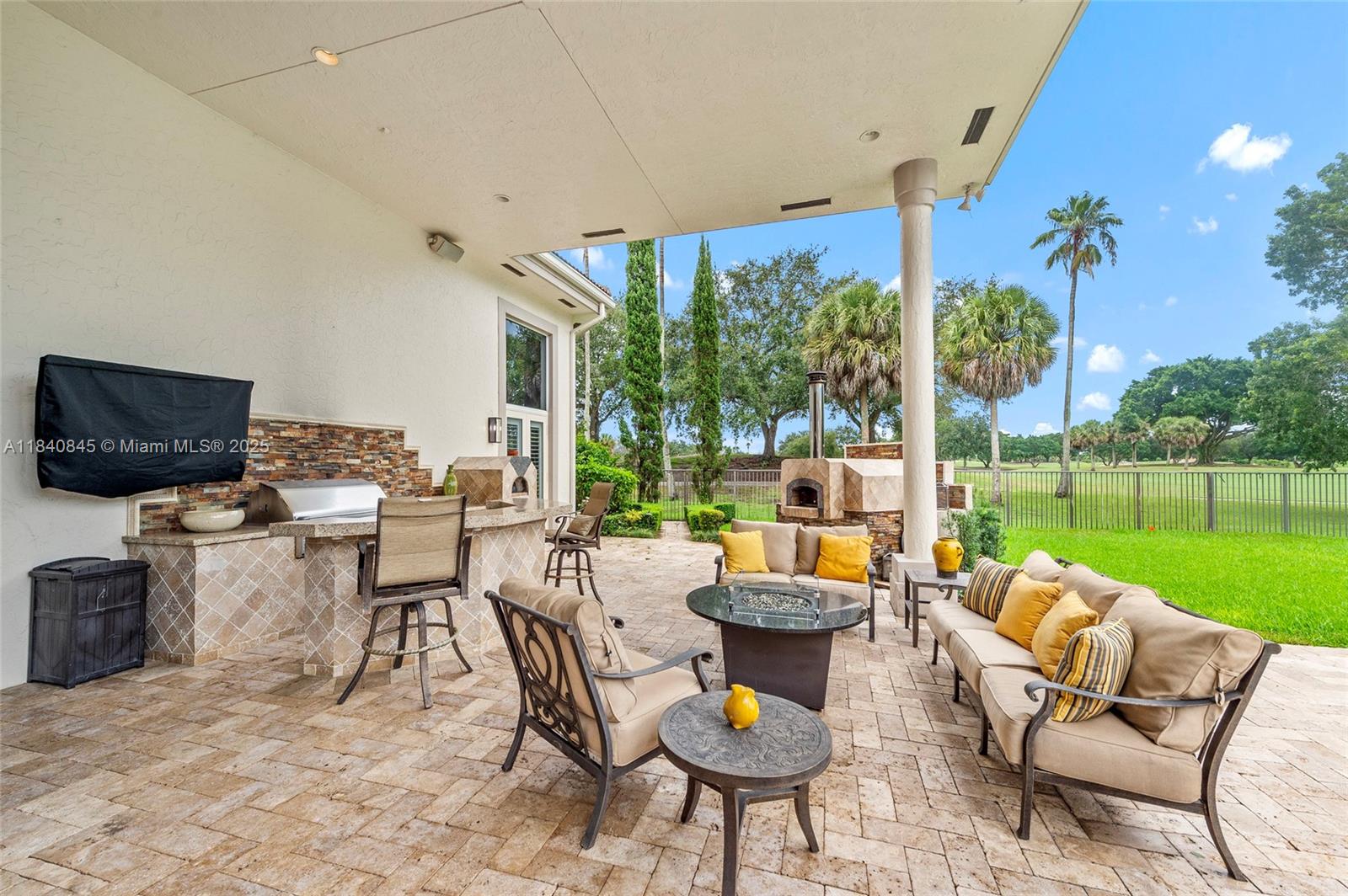 2684 Riviera Court Weston, FL 33332 - Photo 30 of 40 Gallery Image 30