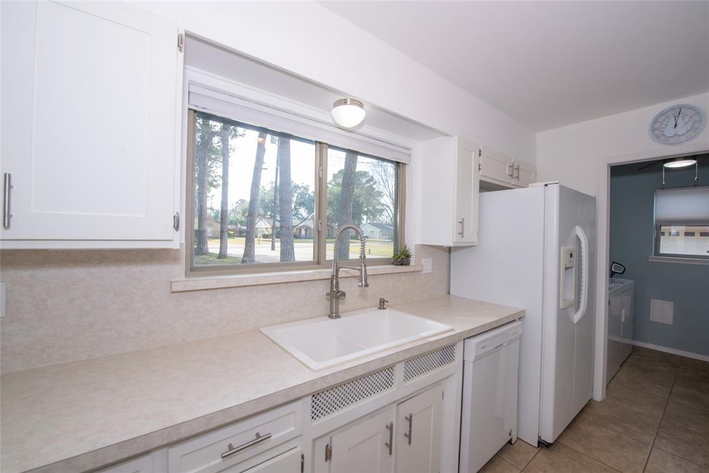 2124 Ridge Lane Grapevine, TX 76051 - Photo 8 of 23 a bathroom with a sink and a mirror