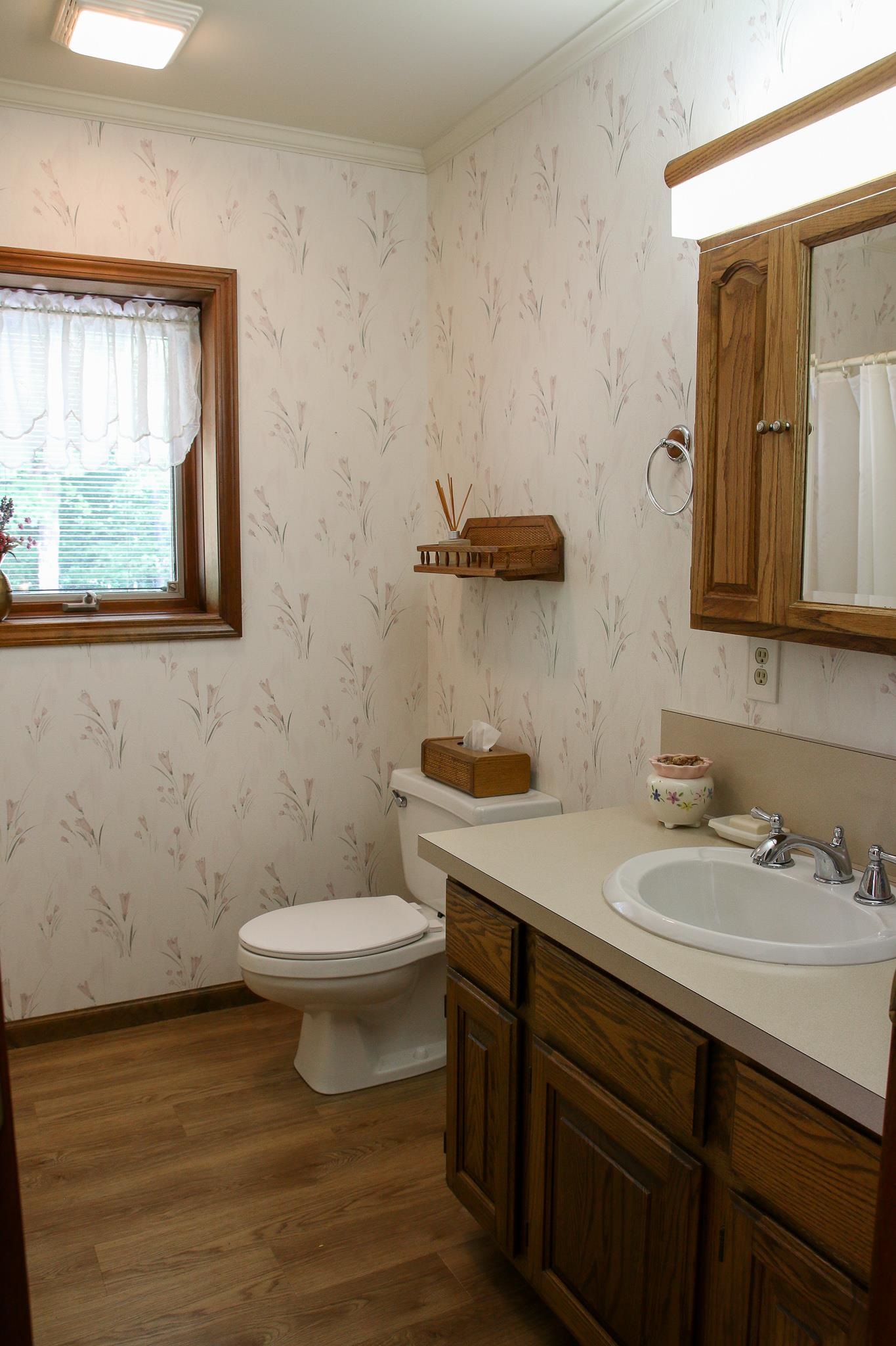 12287 East Richfield Road Davison, MI 48423 - Photo 27 of 39 2nd full bath