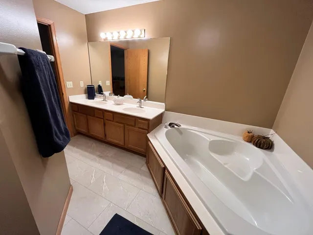 $229,900 | 11275 Oregon Circle, Bloomington, MN 55438