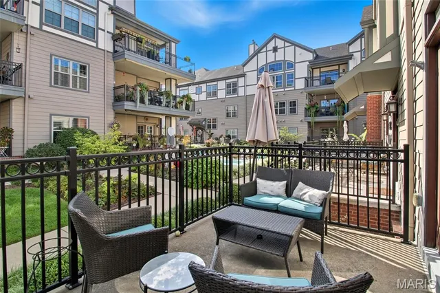 $379,900 | 3612 Flad Avenue, St. Louis, MO 63104