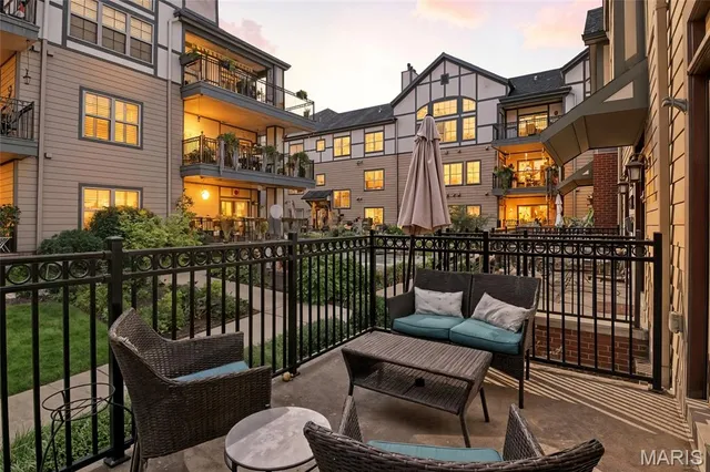 $379,900 | 3612 Flad Avenue, St. Louis, MO 63104