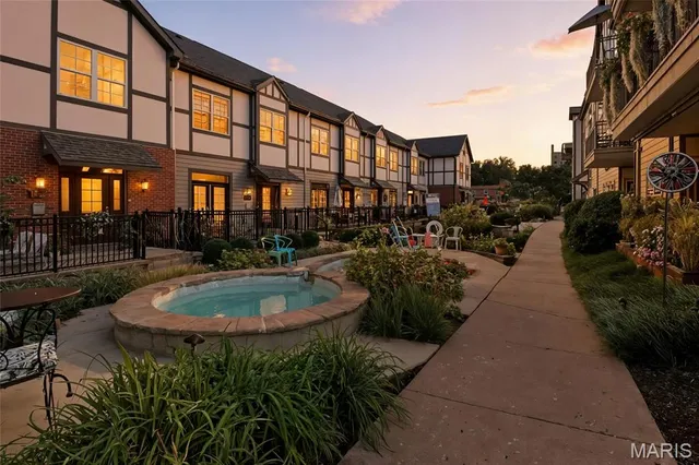 $379,900 | 3612 Flad Avenue, St. Louis, MO 63104