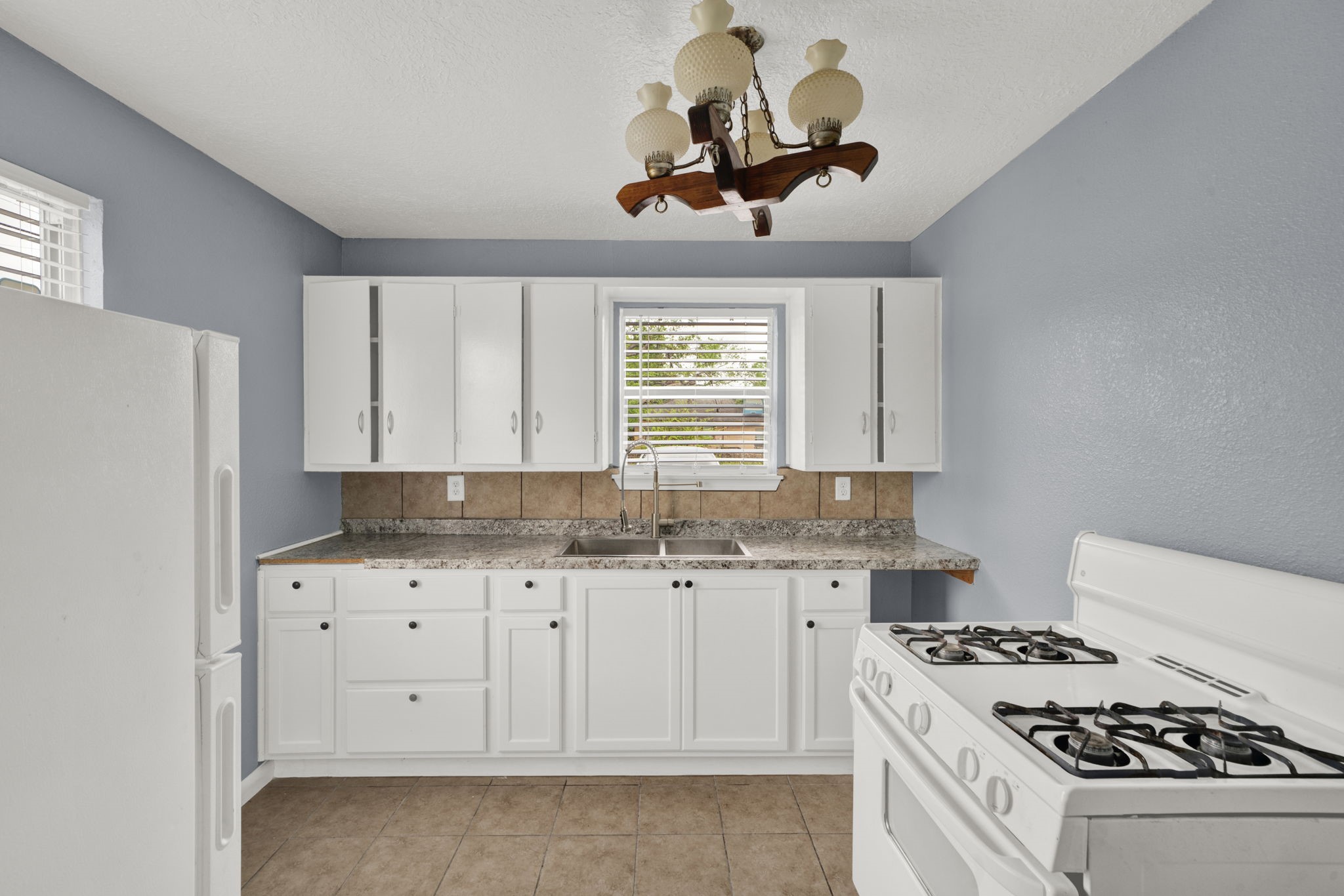 904 Beverly Avenue, Unit 6 Pasadena, TX 77506 - Photo 17 of 32 a kitchen with granite countertop a sink a stove and refrigerator