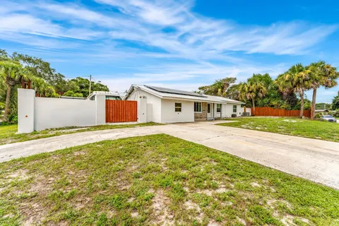 $324,900 | 1557 Hillcrest Drive, Melbourne, FL 32935