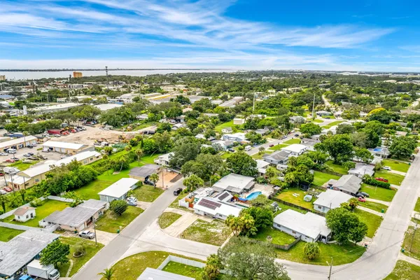 $399,900 | 1557 Hillcrest Drive, Melbourne, FL 32935