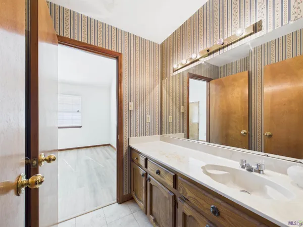 $99,900 | 160 Ocean Drive, Unit 6B, Baton Rouge, LA 70806