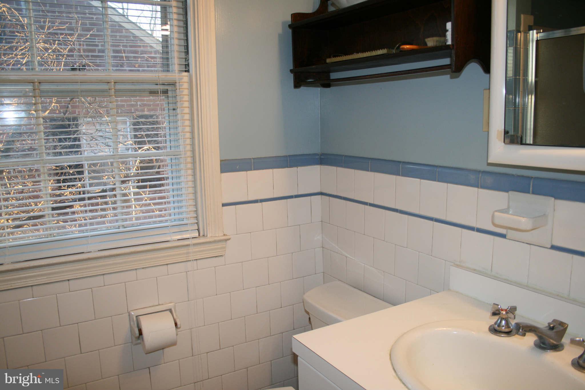 4202 Westview Road Baltimore, MD 21218 - Photo 15 of 30 Bath (Master)