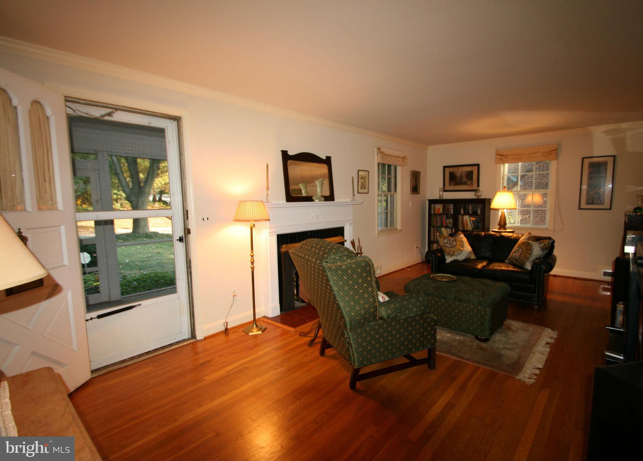 4202 Westview Road Baltimore, MD 21218 - Photo 3 of 30 Living Room