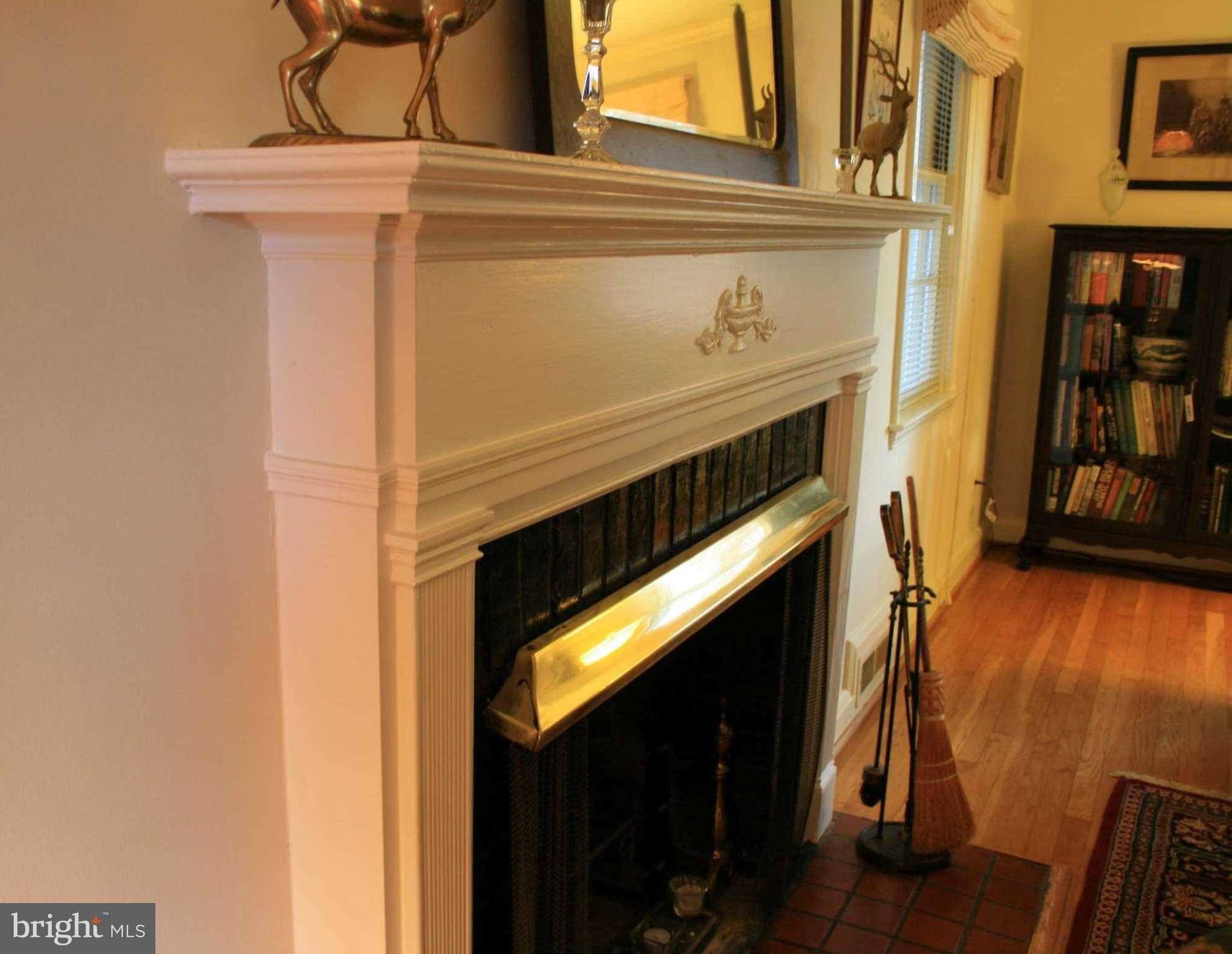 4202 Westview Road Baltimore, MD 21218 - Photo 6 of 30 Living Room