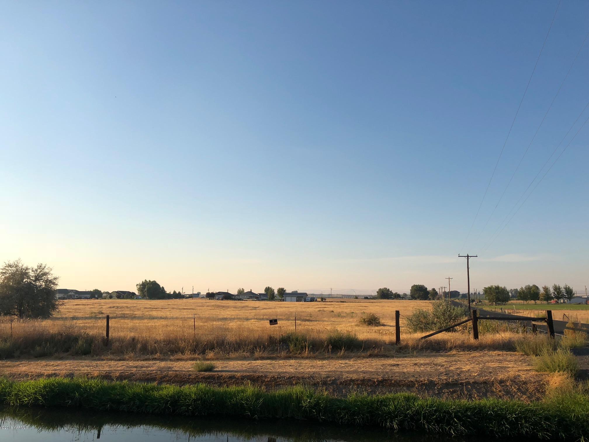Tbd Tbd Lenard Road, Unit LOT1 Prosser, WA 99350 - Photo 1 of 1 a view of lake with lots of residential buildings