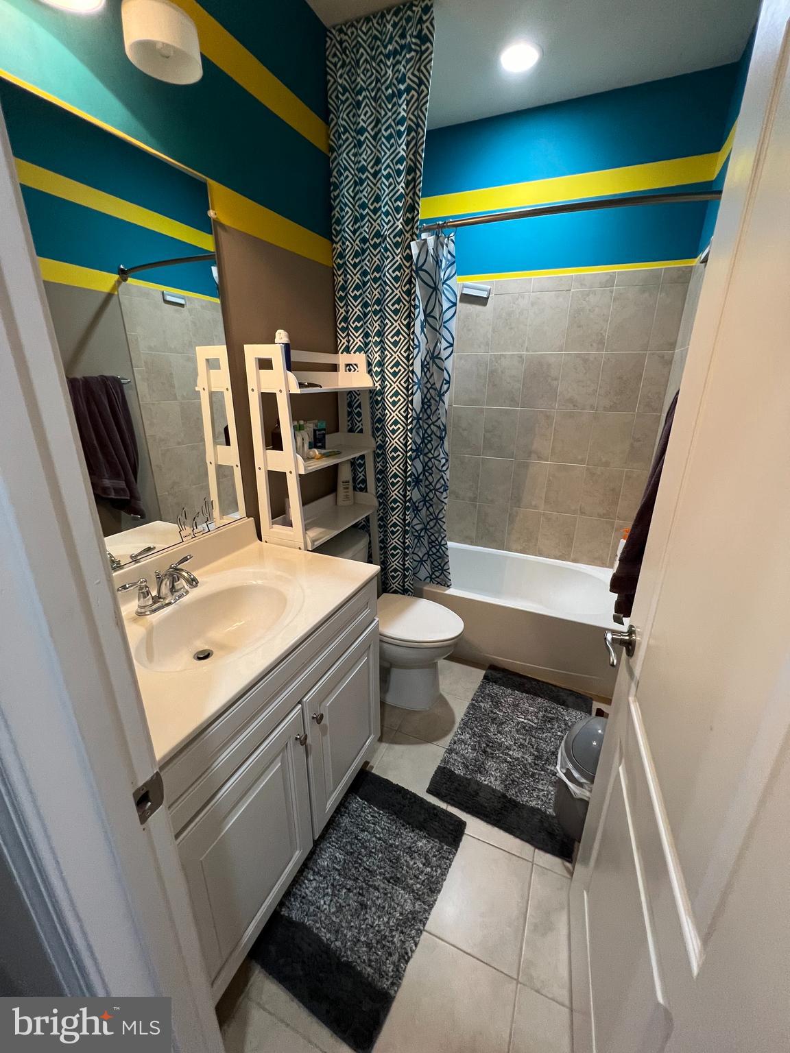 8193 Falls Grove Drive Manassas, VA 20111 - Photo 4 of 27 a bathroom with a sink a toilet and shower