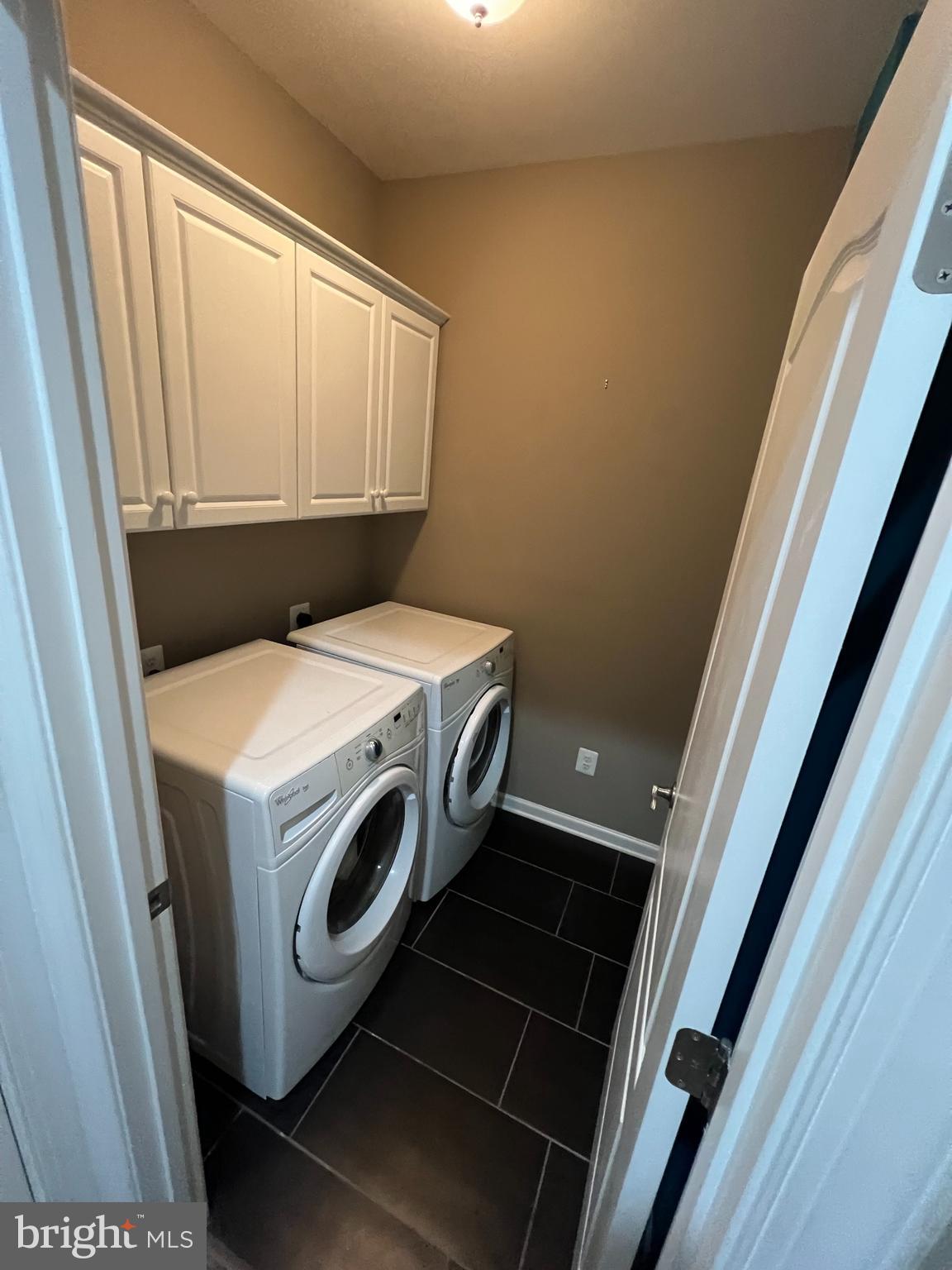 8193 Falls Grove Drive Manassas, VA 20111 - Photo 6 of 27 a utility room with dryer and washer