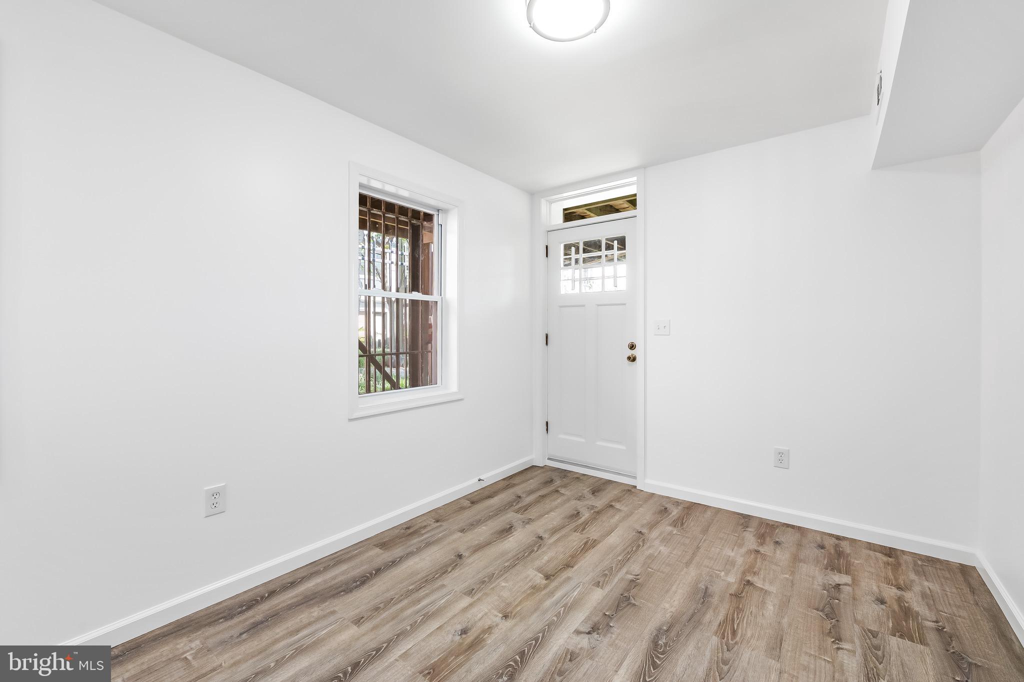 665 Washington Boulevard Baltimore, MD 21230 - Photo 17 of 21 an empty room with wooden floor and windows